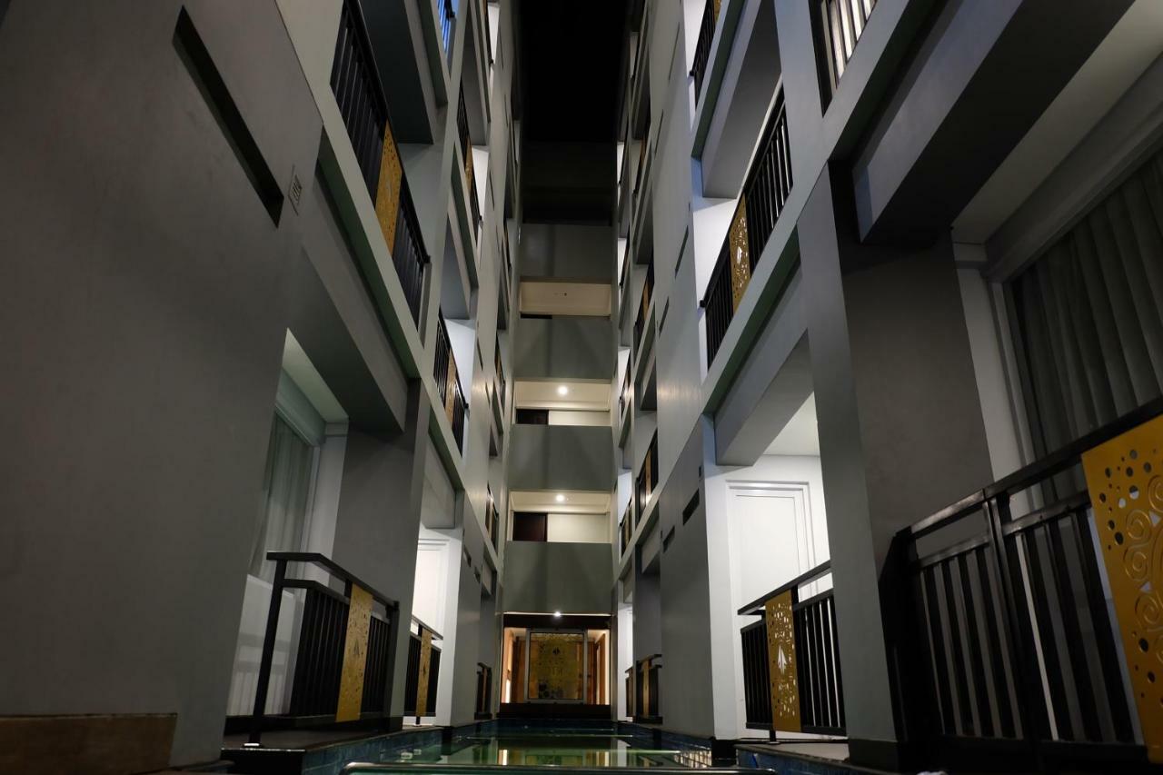 Wirton Seminyak Hotel Денпасар Екстериор снимка