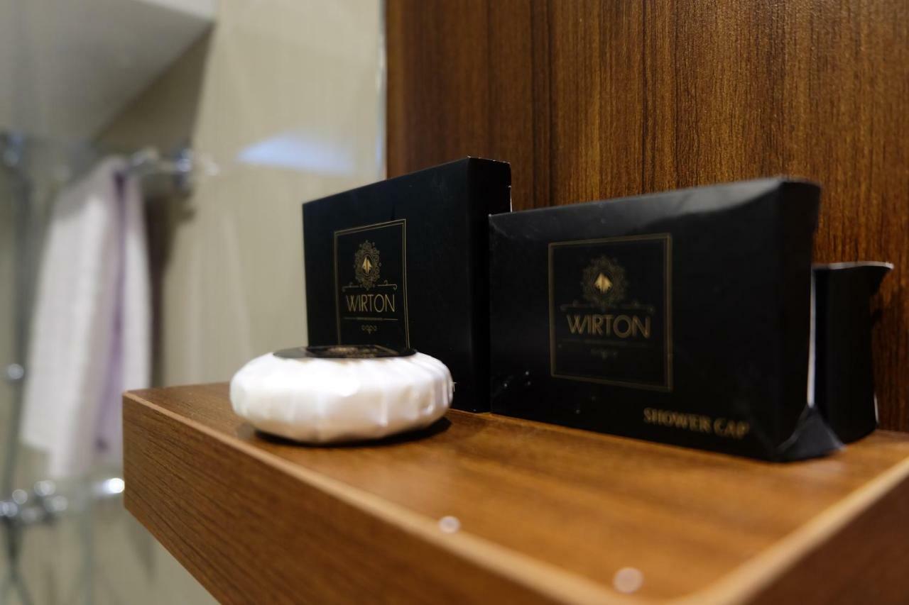 Wirton Seminyak Hotel Денпасар Екстериор снимка