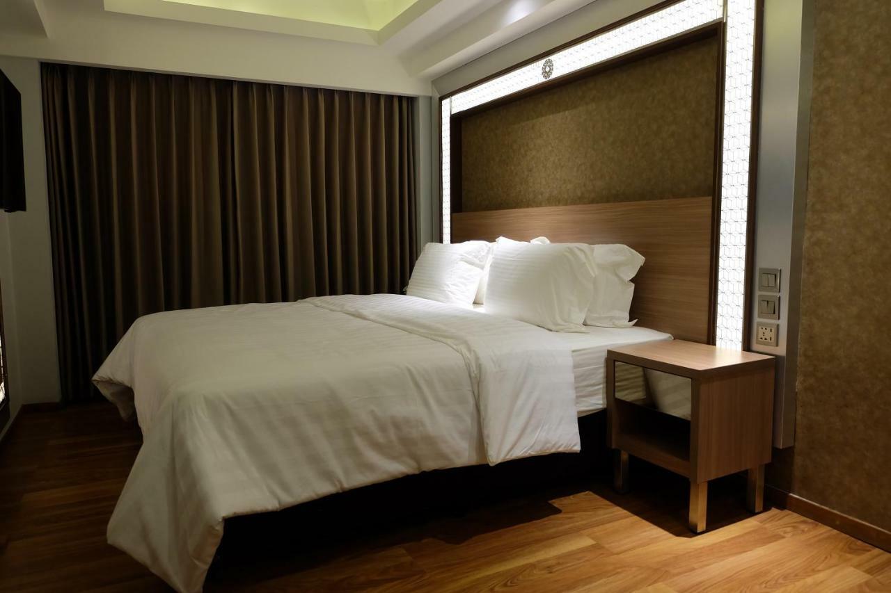 Wirton Seminyak Hotel Денпасар Екстериор снимка