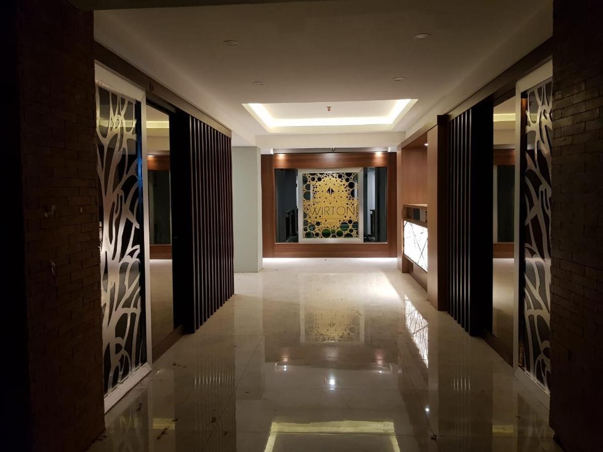 Wirton Seminyak Hotel Денпасар Екстериор снимка